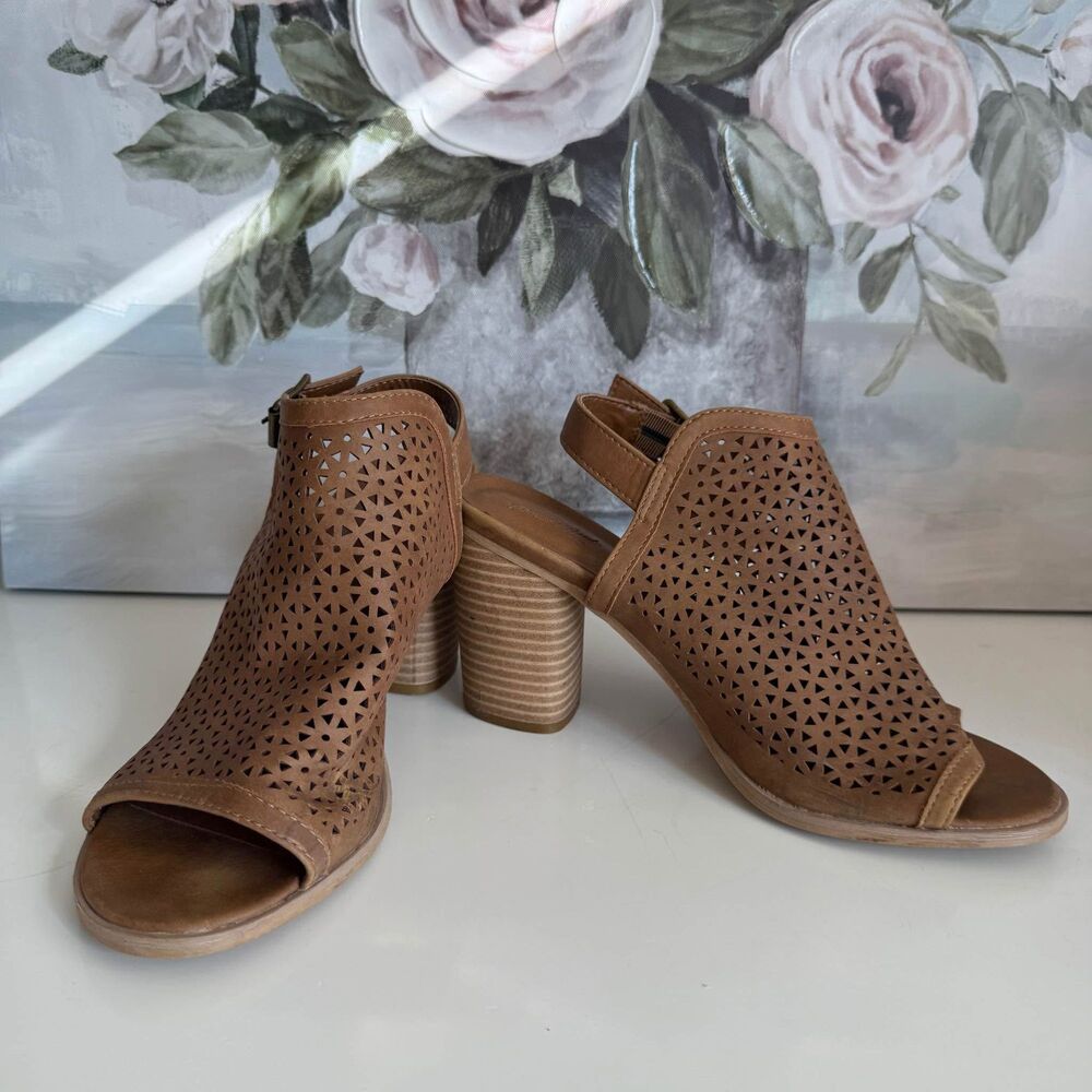 Universal Thread Women’s Brown Heels Size 9 - Picture 2 of 8